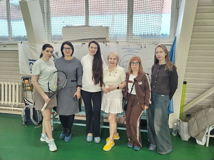 "Дамская шляпка", ракетка и мяч  - хабаровские союзницы организовали женский теннисный турнир