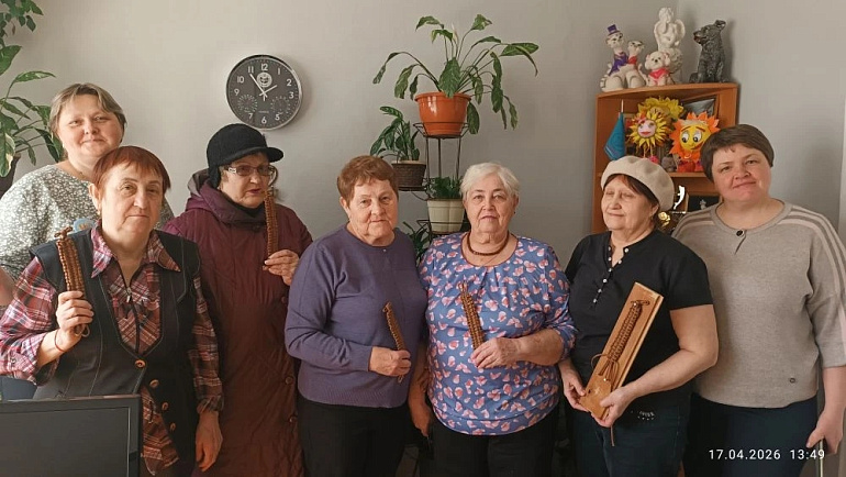 Женсоветы Абакана плетут «браслеты жизни»