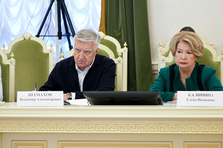 Елена Калинина приняла участие в круглом столе «О демографической политике Петербурга в современных условиях»