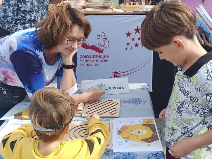 Региональный женсовет принял участие в Челябинском общественном вернисаже