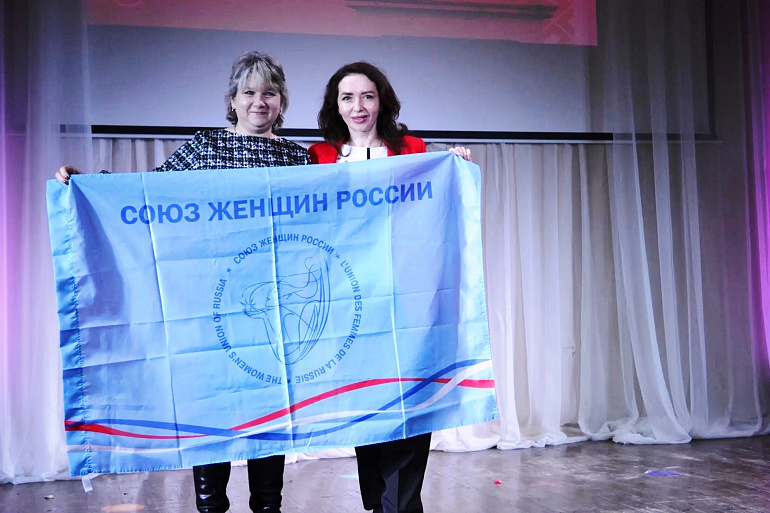 Юлия Литневская наградила активисток Совета женщин Дергачевского района