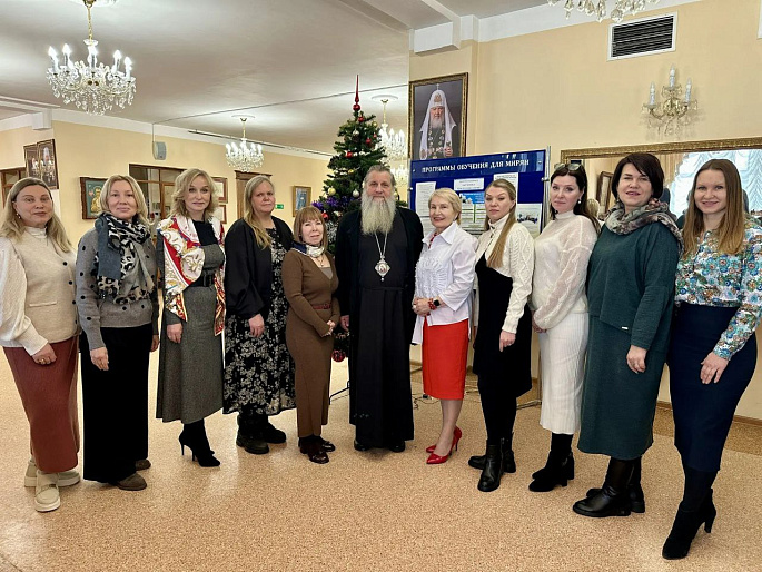 Хабаровские союзницы обсудили проблемы воспитание молодежи с митрополитом Артемием