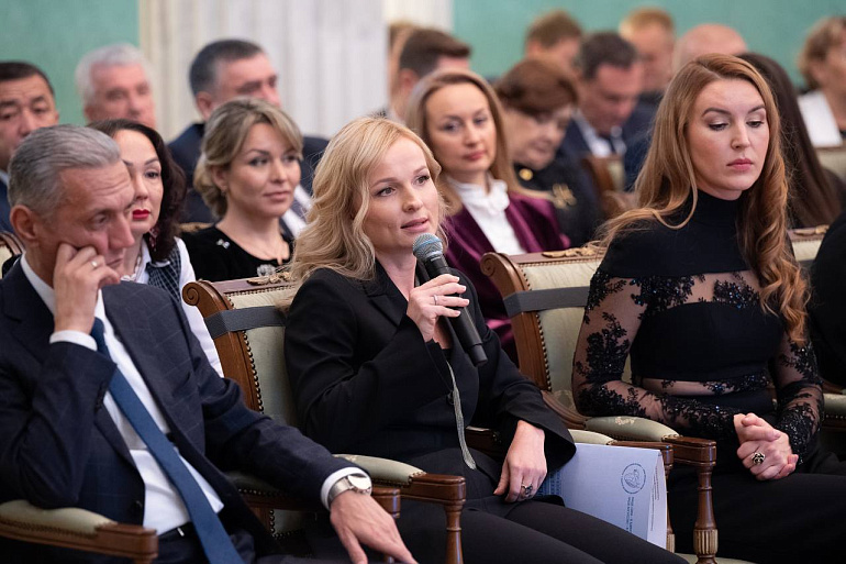 Губернатор Свердловской области отметил вклад регионального отделения СЖР в развитие женского движения