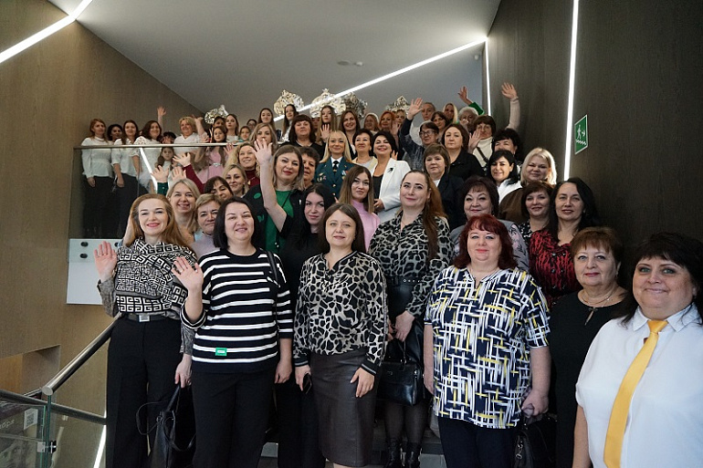 В Пензе состоялся международный форум «Женщина - опора мира»