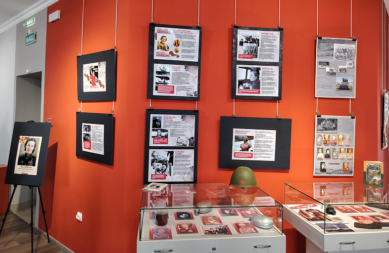 Выставка «Женское лицо Победы» открылась в Гурьевском краеведческом музее