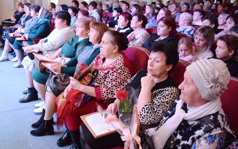 В селе Волово состоялся праздничный концерт в честь Дня матери