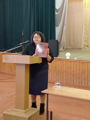 Председатель Калмыцкого РО СЖР рассказала школьникам о защитниках Ленинграда