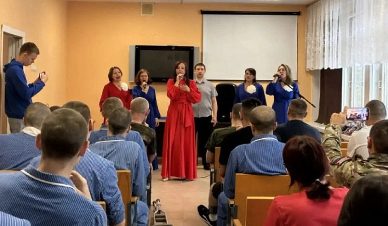 Женсоветы Новосибирской области накануне 23 февраля навестили раненых бойцов