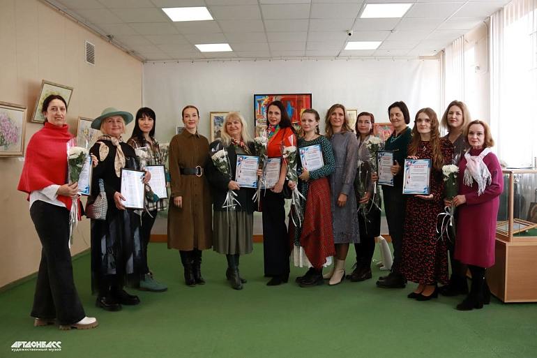 Выставка работ женщин-художниц «Вдохновение женщины» открылась в Донецке