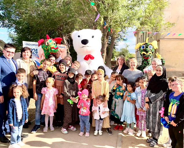 Представители женсовета участвуют в благоустройстве родного села