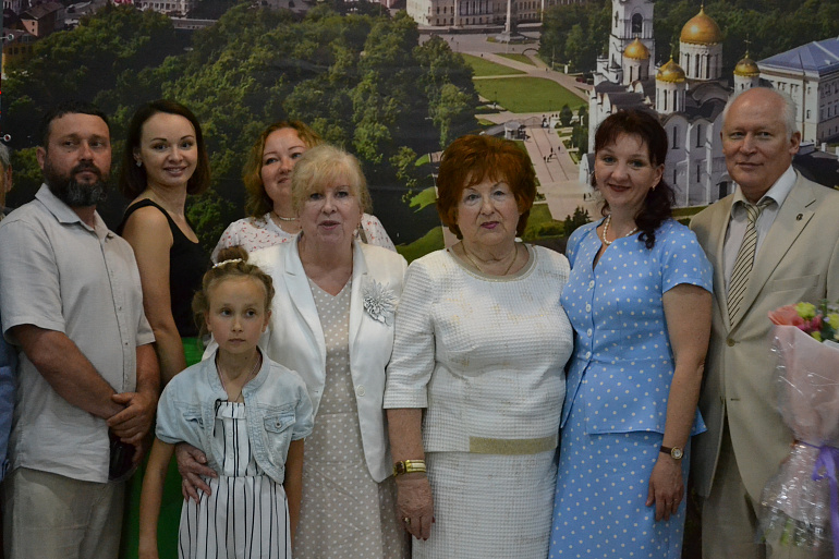 Представители Владимирского РО СЖР наградили победителей семейного конкурса