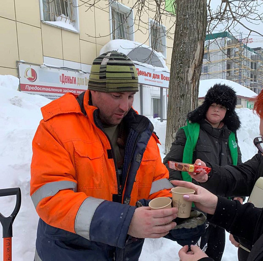 Активистки Долинского женсовета поддержали сотрудников коммунальных предприятий