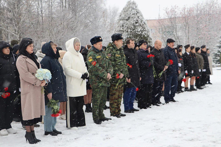 В селе Красное открыли мемориальную доску в память о Герое