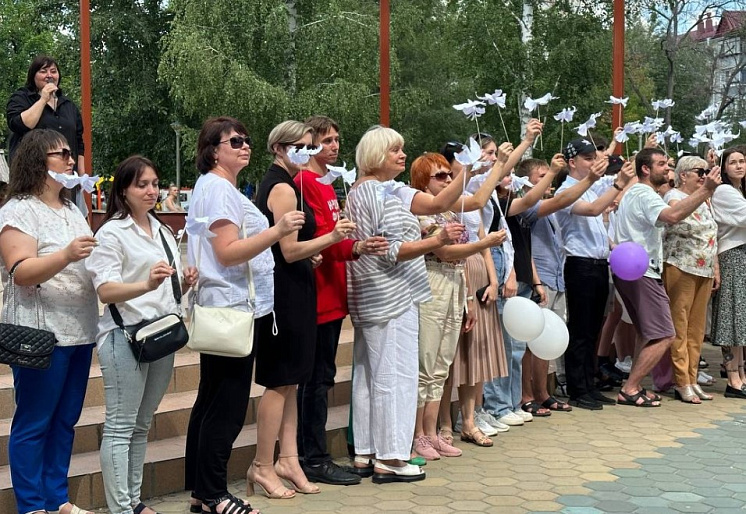 В Кургане прошла акция в День памяти детей-жертв войны в Донбассе