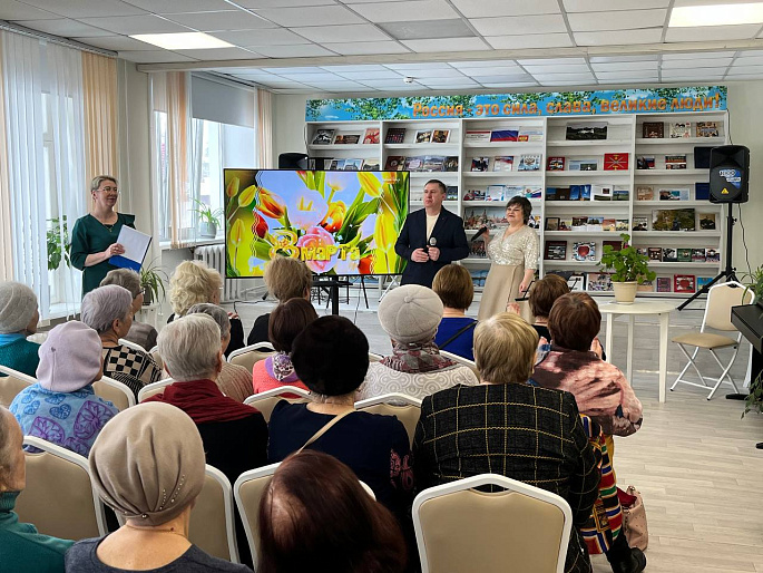 Кимовские «ДаМы успешные» принимают поздравления