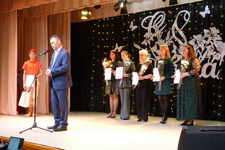 В Немском муниципальном округе наградили победительниц конкурса «Женщина года 2025»