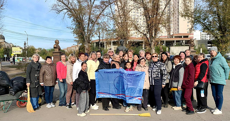 Женсовет Энгельсского МР принял участие в общегородском субботнике