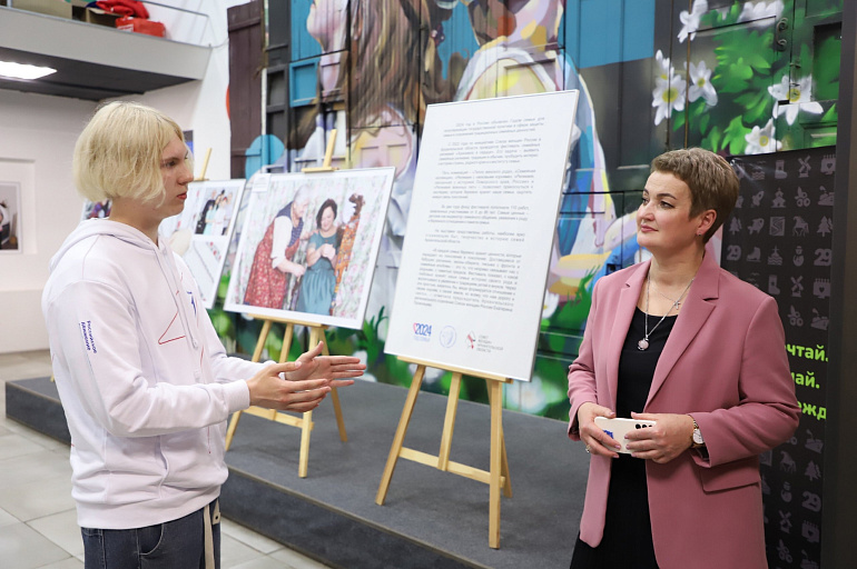 Фотовыставка семейных реликвий в молодежном политклубе