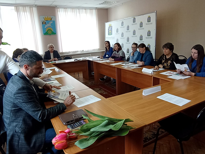 В Батецком МО обсудили вопросы поддержки молодых семей