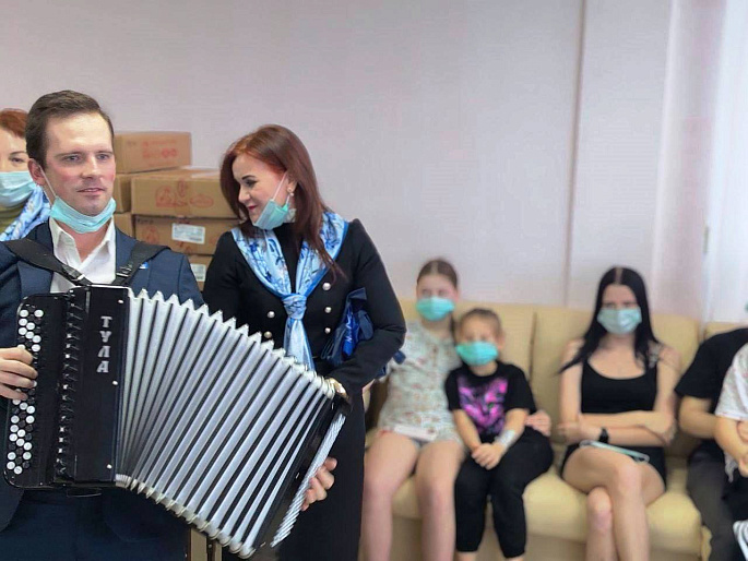 Белгородские активистки подарили щедрый вечер пациентам детской больницы