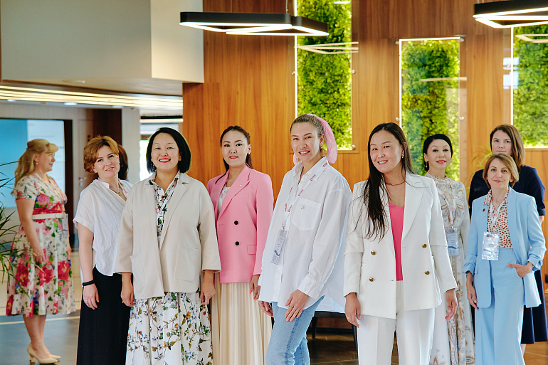 Мастерская управления «Сенеж» приглашает к участию в онлайн-интенсиве «Женщины»