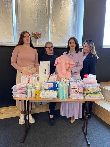 «Академия женского лидерства» собрала подарки в Вологодский дом ребенка