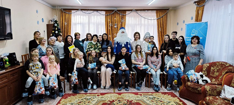 Новогодние праздники для маленьких мам