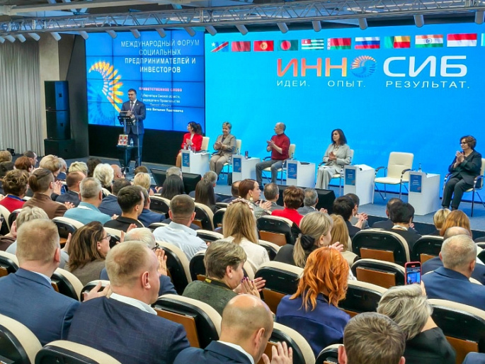 Губернатор Омской области выразил признательность Союзу женщин России за продвижение соцпредпринимательства