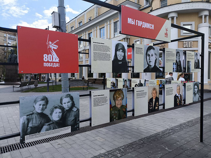 В Нижнем Новгороде открылась уличная фотовыставка «Защитницы земли Нижегородской»
