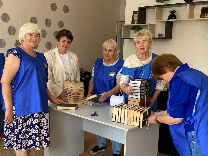 Волонтёры Нижней Тавды подготовили книги для отправки в Донбасс