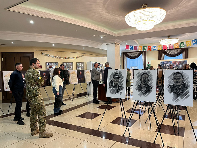 В Кирове открылась выставка фотопортретов «Отцы Героев»