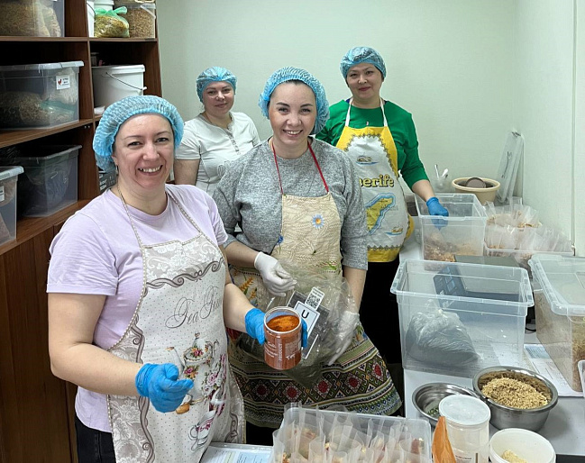 На «Полевой кухне-89» готовят домашние блюда для наших защитников