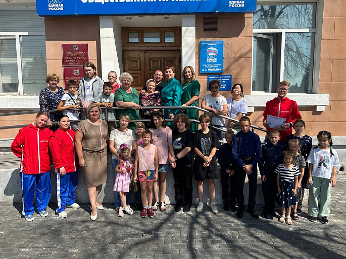 Ребята из многодетных семей Курганской области получили подарки к новому учебному году