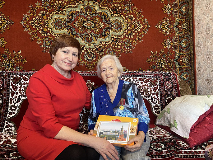 Поздравление почетных жителей - новая традиция женсоветов Омской области