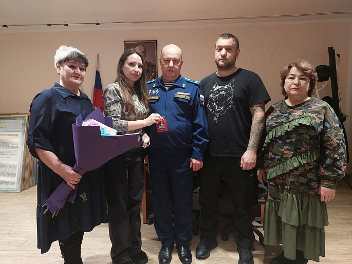 Женсовет Мегиона поблагодарил родителей павшего героя за воспитание сына