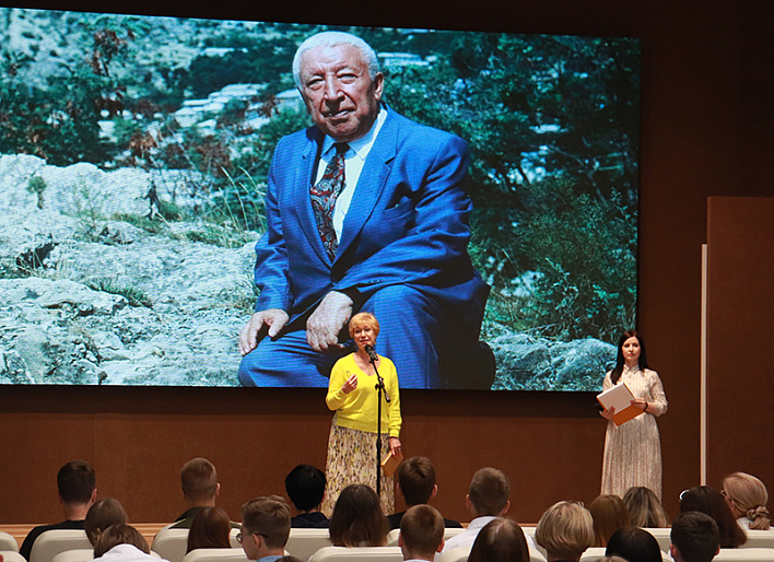 В Горьковке прошел вечер в честь 100-летия Расула Гамзатова