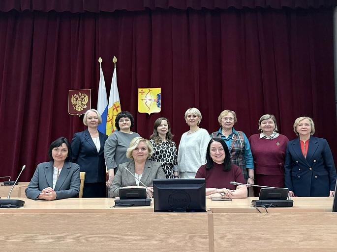 Комиссия по сохранению традиционных духовно-нравственных ценностей побывала в Заксобрании Кировской области