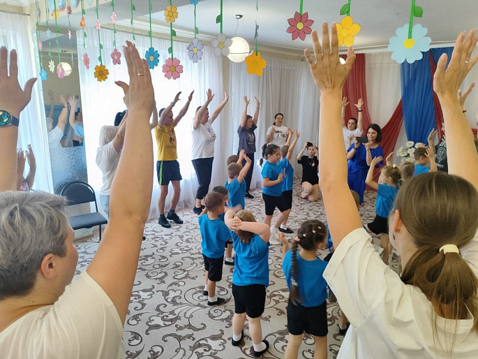 В Луганске под эгидой реготделения СЖР стартовал проект "Здоровая семья – сильная Россия"