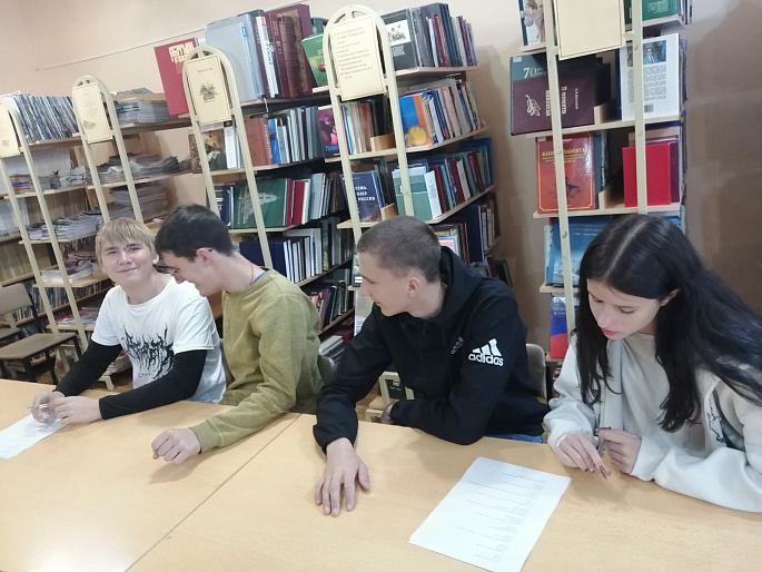 Тербунский женсовет организовал участие студентов аграрного колледжа в акции «Есенинский диктант»