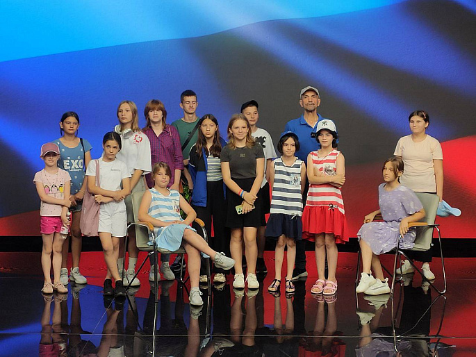 Воспитанники Луганского детского дома посетили ГТРК ЛНР в рамках проекта «Будь кем хочешь»