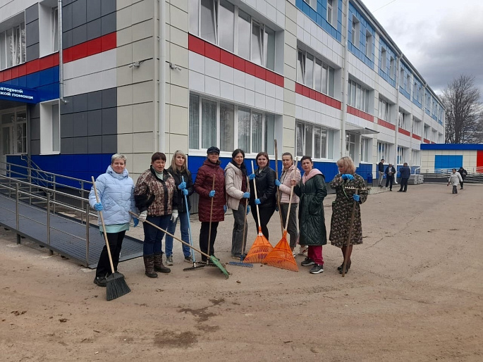 Союз женщин Ярославской области принял участие в городских субботниках