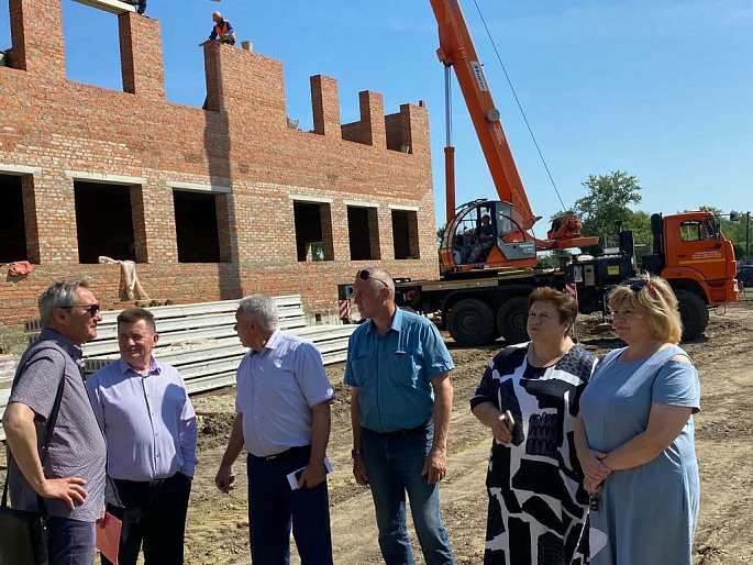 В Моршанском районе продолжается строительство и ремонт школ