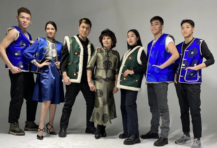 «От матери к дочери, от отца к сыну»