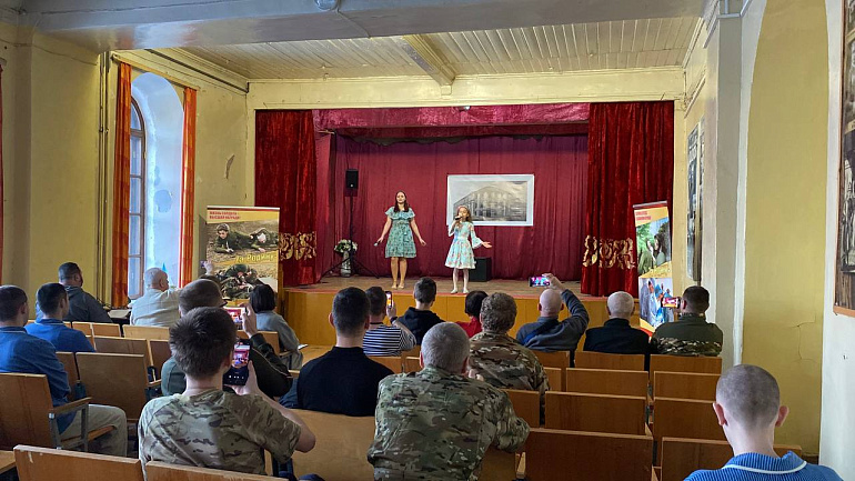 Ярославские подруги организовали концерт в военном госпитале