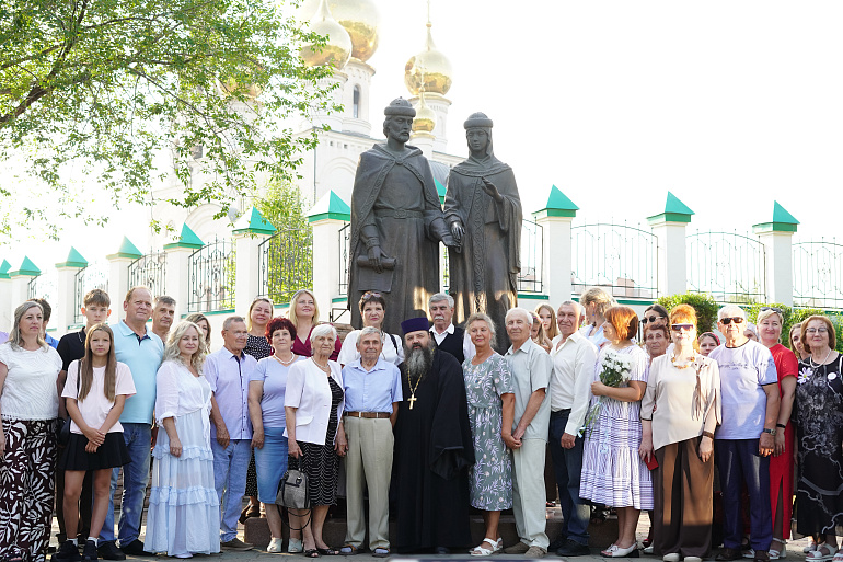 С любовью через года: в Абакане отметили День семьи, любви и верности
