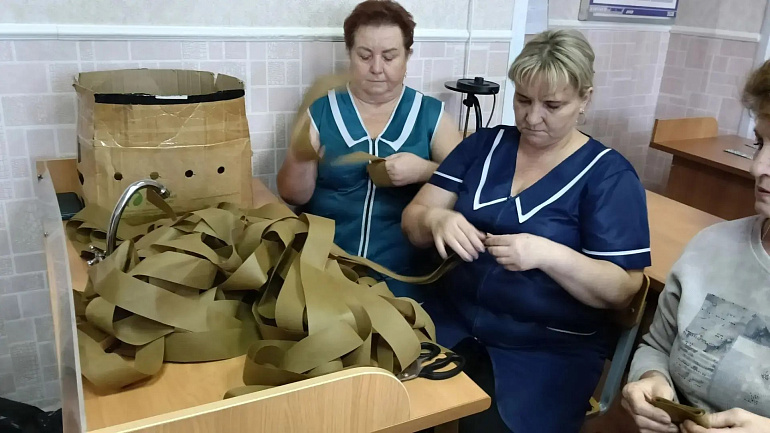 Осенние каникулы с пользой: в хмелинецкой школе готовятся к плетению маскировочных сетей