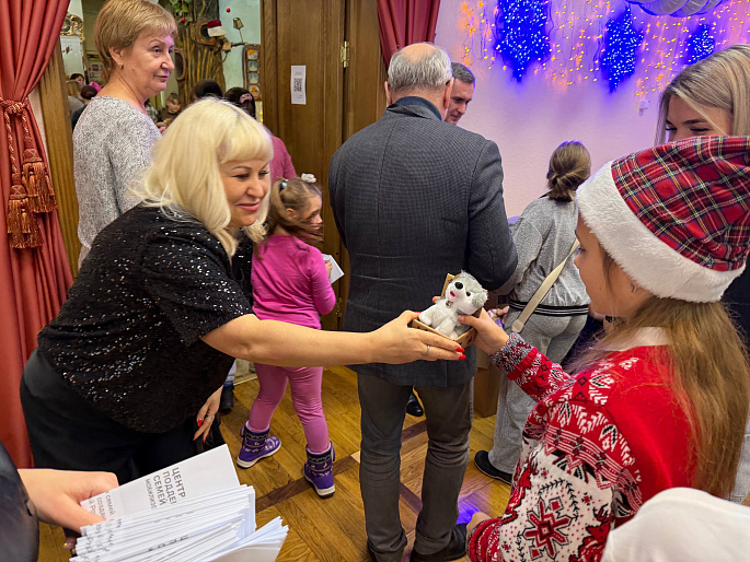 Магаданские союзницы подарили колымчанам новогоднее настроение