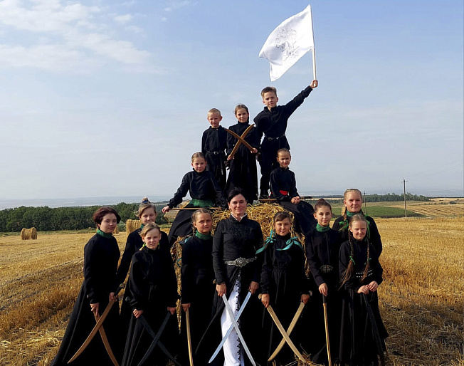 Женсовет станицы Боргустанская создал казачий клуб фланкировки