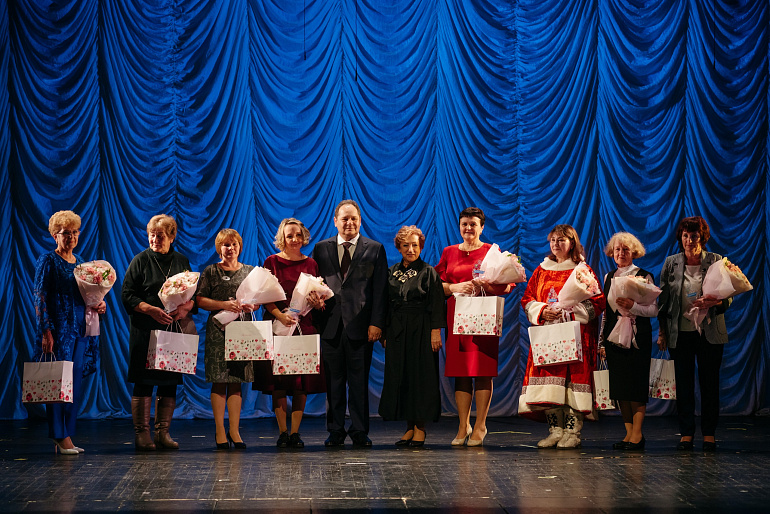 Союз женщин Коми отметил День матери и подвел итоги конкурса "Женщина - Хозяйка села"