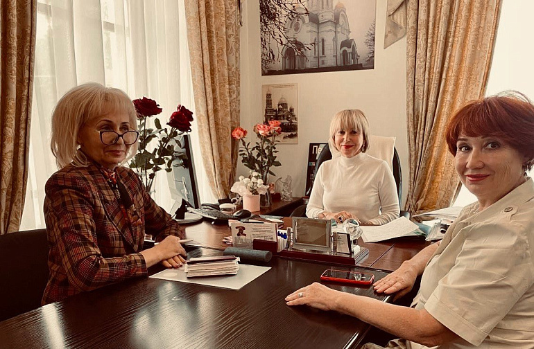 Самарские активистки провели встречу с председателем Союза журналистов области